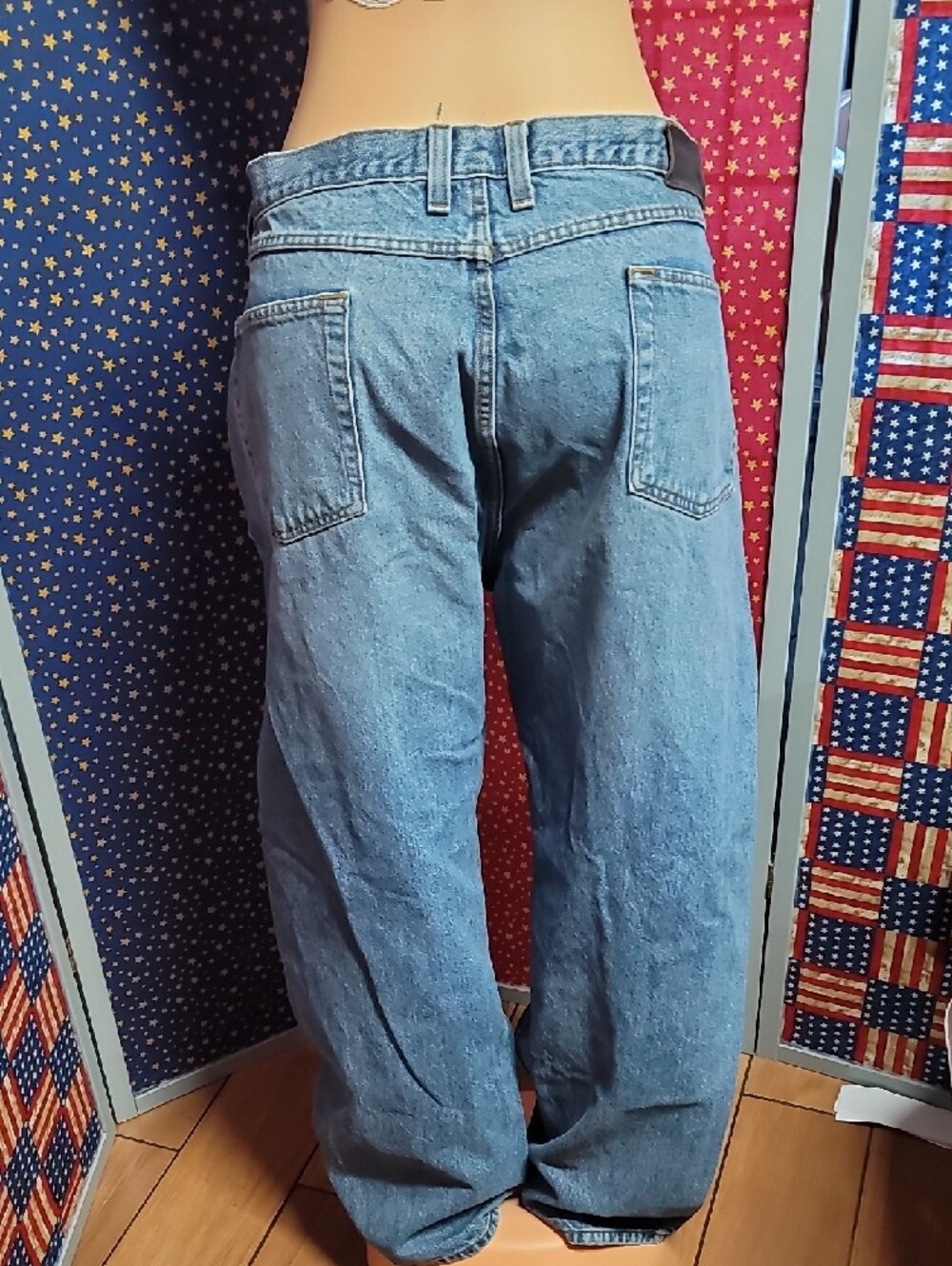 American Eagle Outfitters Relaxed Fit Blue Denim Jeans - Picture 2 of 4